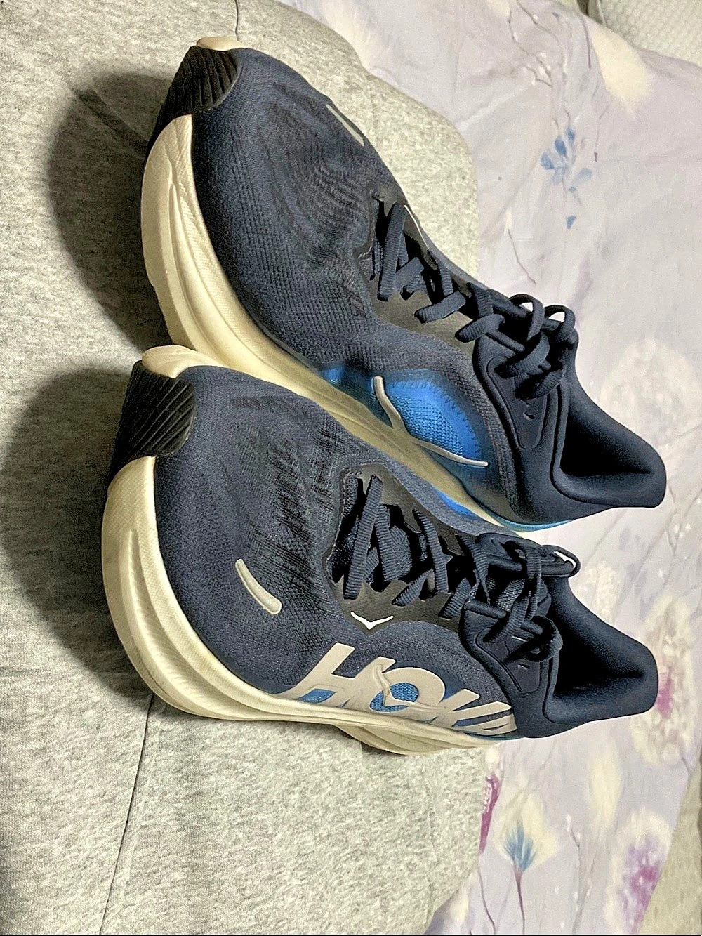 HOKA Bondi 9 unisex Athletic Shoes in Black & Blue